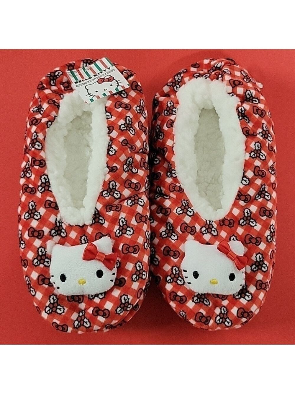 NWT Hello Kitty, Fuzzy Babba Slipper Socks, Size S/M, Fits Shoe Size 5.5 - 7.5